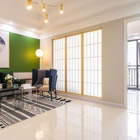 Wuhan Hongshan-Guanggu Square- Locals Apartment 00157650 외부 사진