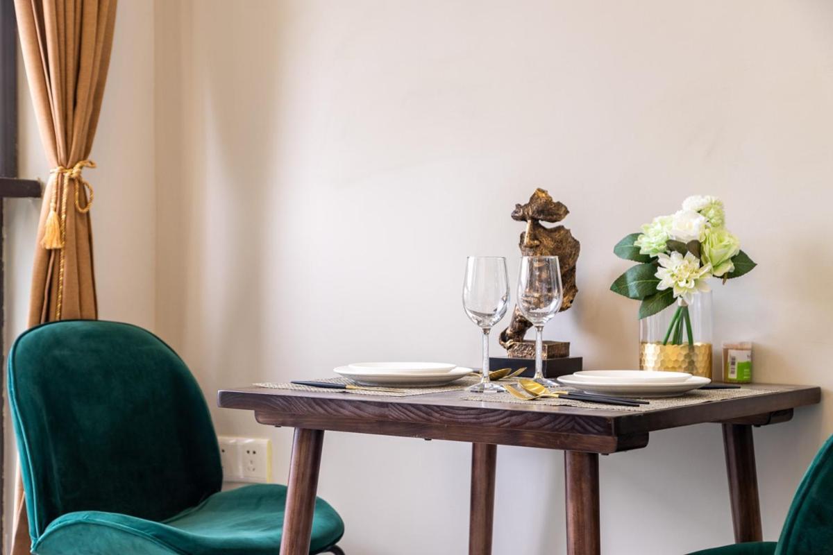 Wuhan Hongshan-Guanggu Square- Locals Apartment 00157650 외부 사진